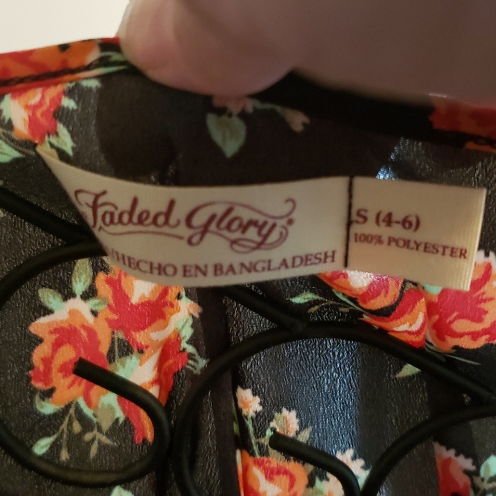Floral tank - Picture 3 of 5